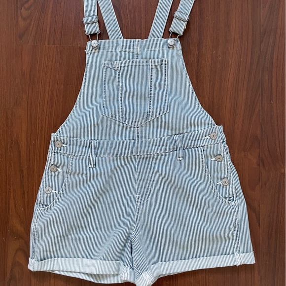 Pinstriped shorteralls - Picture 1 of 3